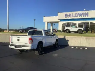 Ram 1500 2022 4x4 Lone Star 4 puertas Crew Cab 1.7 m (5.6 pies) Caja corta Pickup