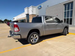 Ram 1500 2022 4x4 Big Horn 4dr Crew Cab 5.6 ft. SB Camión