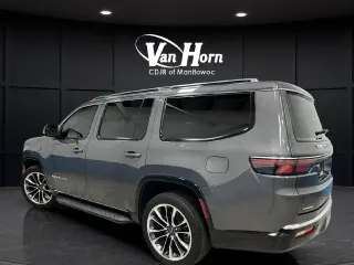 2022 Jeep Wagoneer