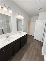 Propiedad de alquiler con 4 habitaciones y 2 baños en Richmond Hill