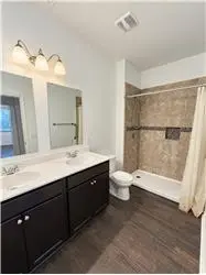 Propiedad de alquiler con 4 habitaciones y 2 baños en Richmond Hill