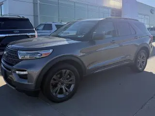 Ford Explorer 2021 con tracción en las fouraz y XLT, SUV de 4 puertas