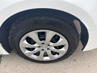 Toyota Corolla 2023 LE Sedán 4 puertas