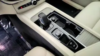 Volvo XC60 2024 AWD B5 Plus Dark Theme 4dr SUV