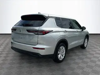 Mitsubishi Outlander 2025 ES 4dr SUV