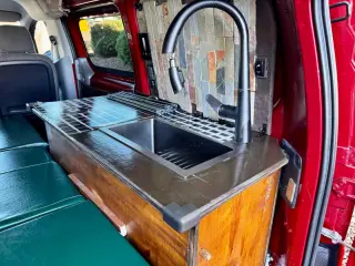 2016 NISSAN NV200