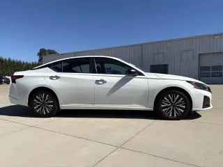 Nissan Altima 2025 2.5 SV 4dr Sedán