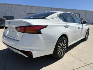 Nissan Altima 2025 2.5 SV 4dr Sedán
