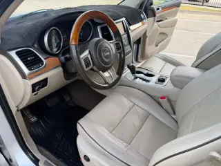 2011 Jeep GRAND CHEROKEE