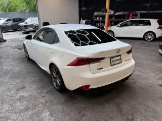 2017 Lexus IS