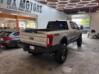2017 Ford F250 SUPER DUTY CREW CAB
