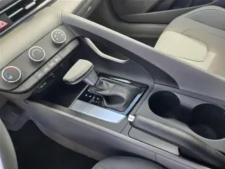 Hundai Elantra 2026 SE 4dr Sedan