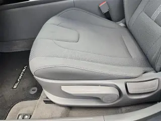 Hundai Elantra 2026 SE 4dr Sedan