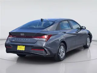 Hundai Elantra 2026 SE 4dr Sedan