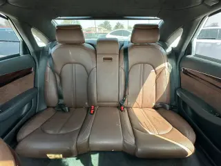 2013 AUDI A8