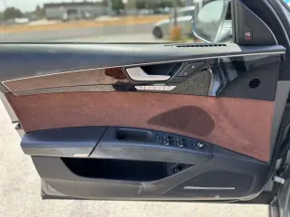 2013 AUDI A8