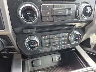 Ford F-150 2016 4x4 Platinum 4dr SuperCrew con cabina de 5.5 m.