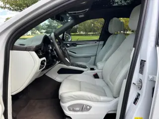 2021 Porsche MACAN