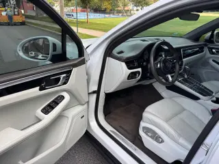 2021 Porsche MACAN