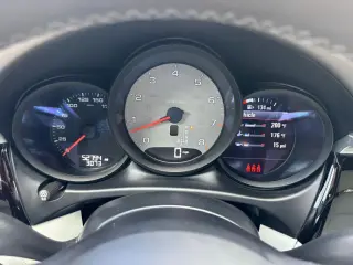 2021 Porsche MACAN