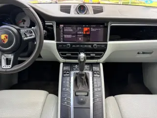 2021 Porsche MACAN