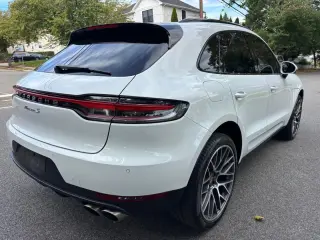 2021 Porsche MACAN