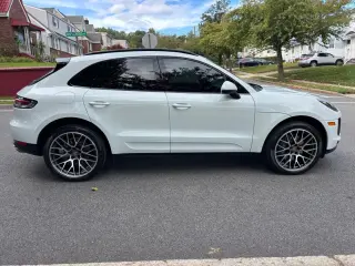 2021 Porsche MACAN