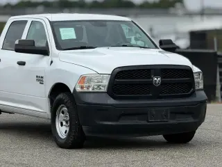 Ram 1500 Classic 2020 4x4 Tradesman 4dr Crew Cab 6.3 ft. SB Pickup