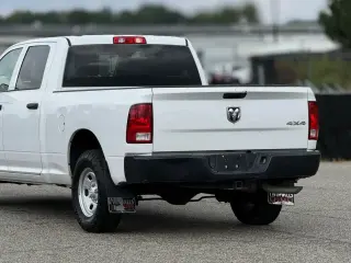 Ram 1500 Classic 2020 4x4 Tradesman 4dr Crew Cab 6.3 ft. SB Pickup