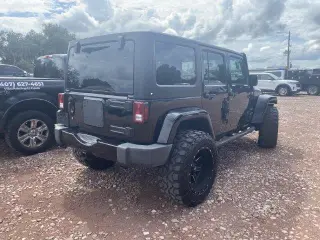 Jeep Wrangler Unlimited 2017 4x4 Sahara 4dr SUV