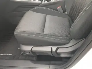 Mitsubishi Outlander 2024 ES 4dr SUV