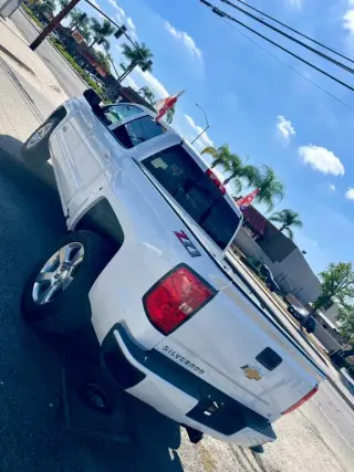 2018 Chevrolet SILVERADO 1500 CREW CAB