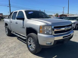 2011 Chevrolet SILVERADO 1500 CREW CAB