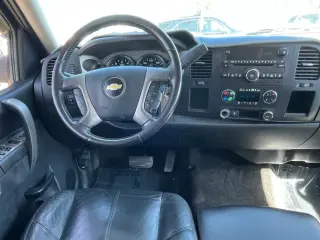 2011 Chevrolet SILVERADO 1500 CREW CAB