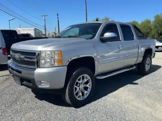 2011 Chevrolet SILVERADO 1500 CREW CAB