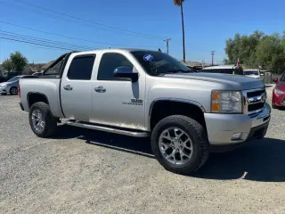 2011 Chevrolet SILVERADO 1500 CREW CAB