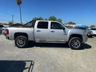 2011 Chevrolet SILVERADO 1500 CREW CAB