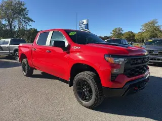 Chevrolet Silverado 1500 2024 4x4 Custom Trail Boss 4dr Cab con 5.8 ft. SB