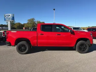 Chevrolet Silverado 1500 2024 4x4 Custom Trail Boss 4dr Cab con 5.8 ft. SB