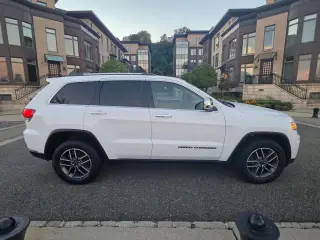 2020 Jeep GRAND CHEROKEE