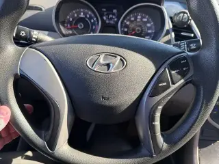 Hyundai ELANTRA 2016 SE 4 puertas Sedán 6M (EE. UU.)