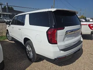 GMC Yukon XL 2024 4x2 SLT SUV 4 puertas
