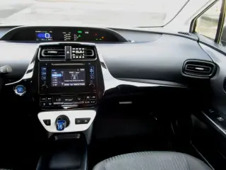 2017 TOYOTA PRIUS