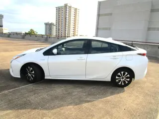 2017 TOYOTA PRIUS