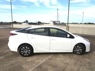 2017 TOYOTA PRIUS