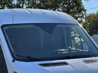 Ford Transit 2023 150 3 puertas SWB Techo Mediano Furgoneta de Carga