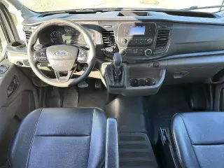 Ford Transit 2023 150 3 puertas SWB Techo Mediano Furgoneta de Carga