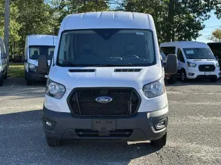 Ford Transit 2023 150 3 puertas SWB Techo Mediano Furgoneta de Carga