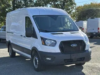 Ford Transit 2023 150 3 puertas SWB Techo Mediano Furgoneta de Carga