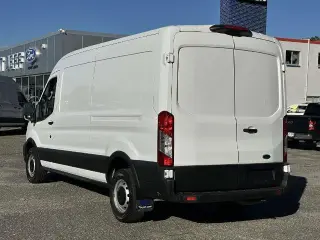 Ford Transit 2023 150 3 puertas SWB Techo Mediano Furgoneta de Carga